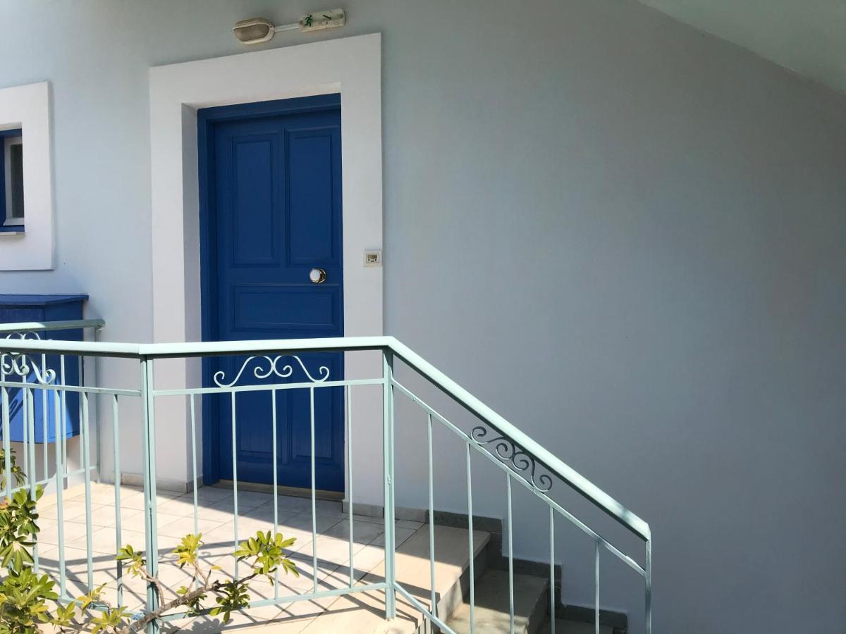 Ilias Apartments Finikounta Esterno foto