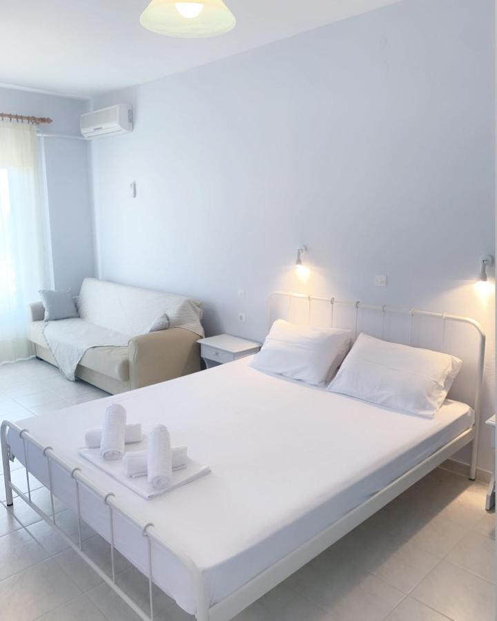 Ilias Apartments Finikounta Esterno foto