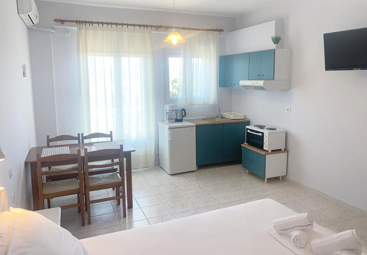Ilias Apartments Finikounta Esterno foto