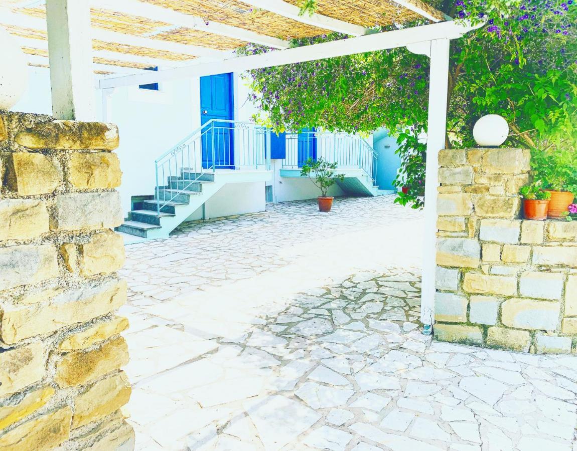 Ilias Apartments Finikounta Esterno foto