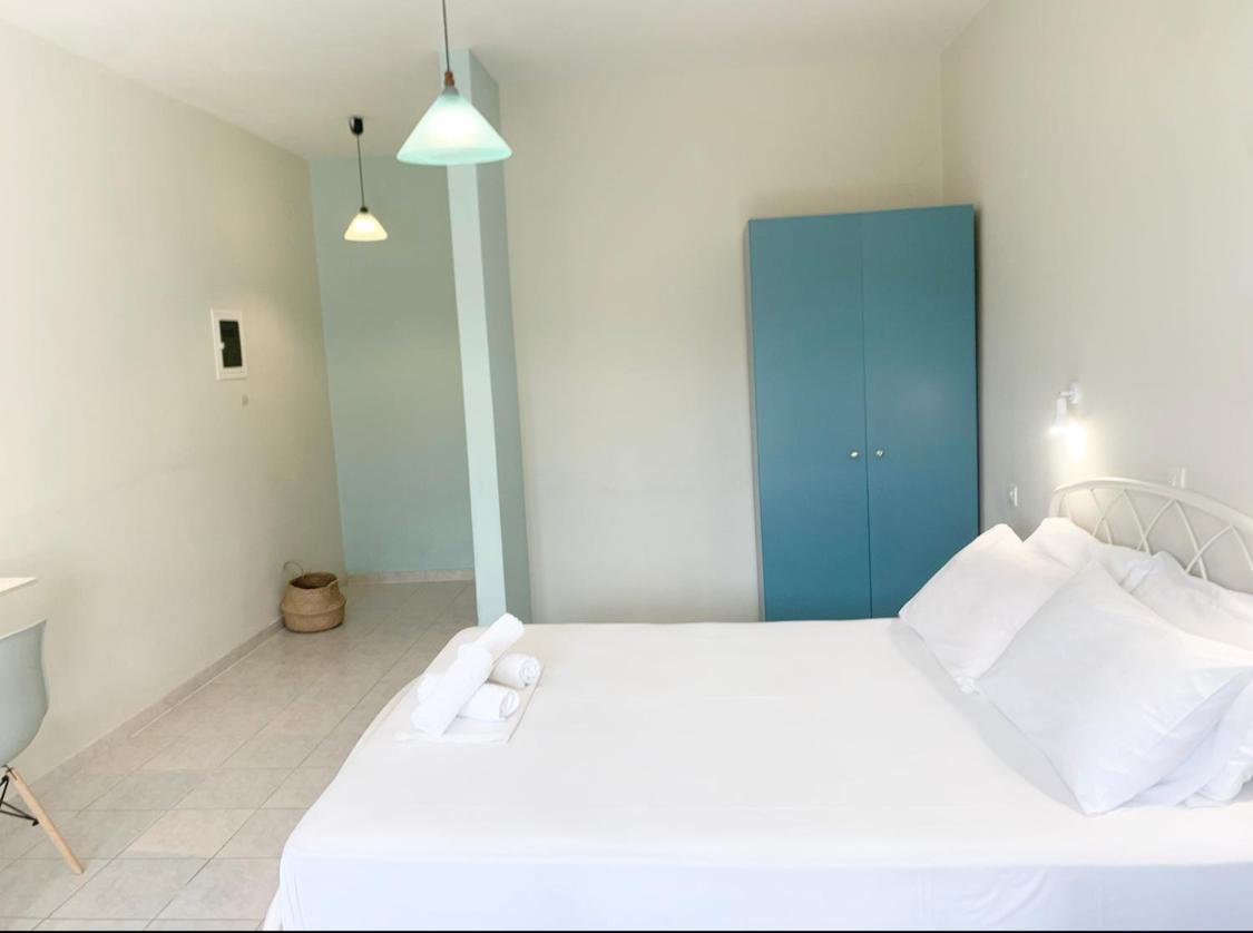 Ilias Apartments Finikounta Esterno foto
