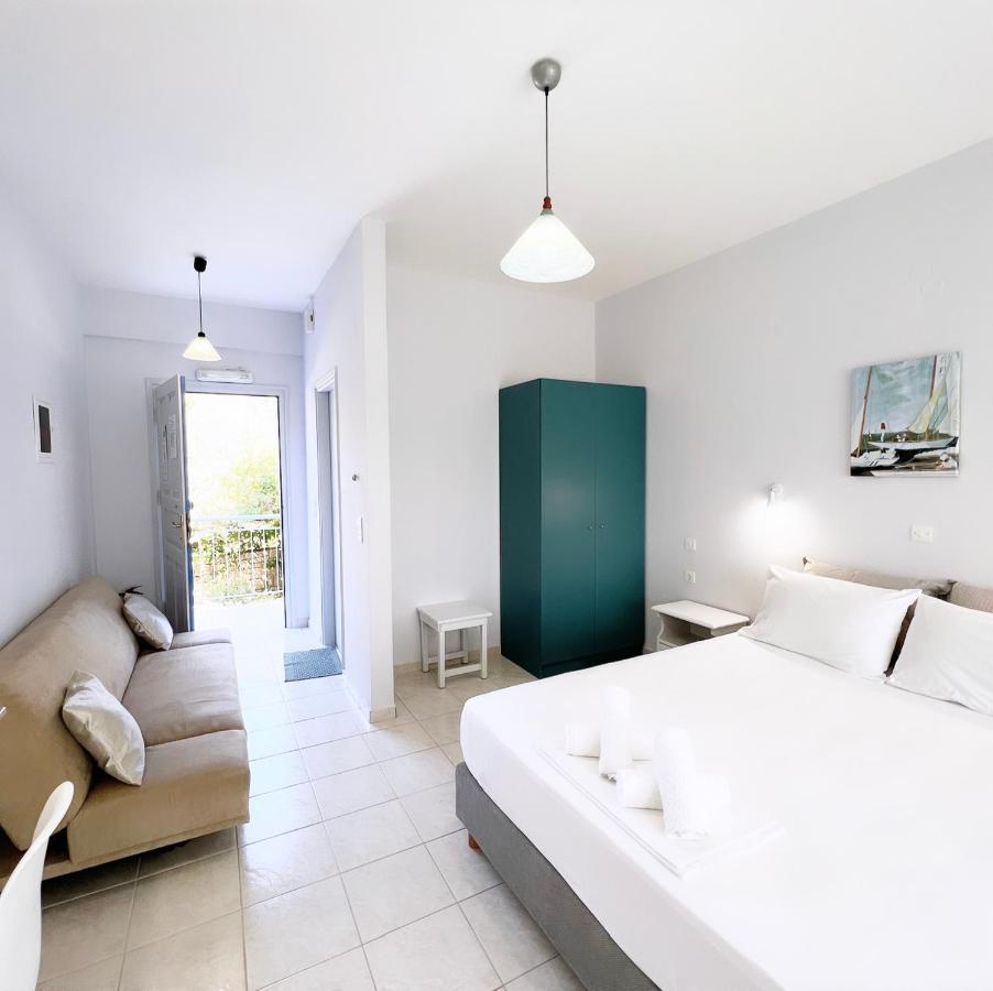 Ilias Apartments Finikounta Esterno foto